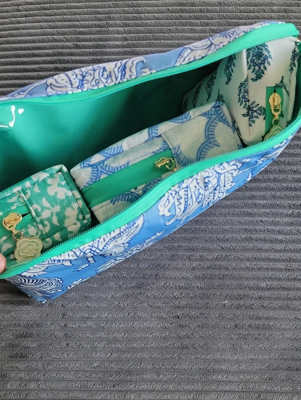 Roller Rabbit Blue and Green Printed Cosmetic Bag Set of 4 NWT